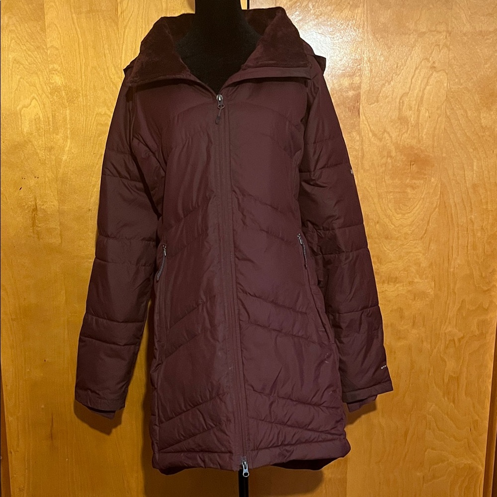 Columbia Women's Large Long Puffer Coat in Burgundy